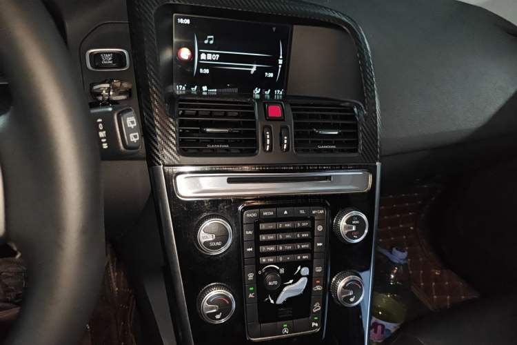 Used Volvo XC60 2017 T5 AWD Smart Upgrade Model
