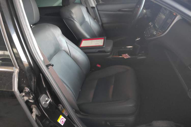 Used Toyota Crown 2015 2.0T Fashion Edition
