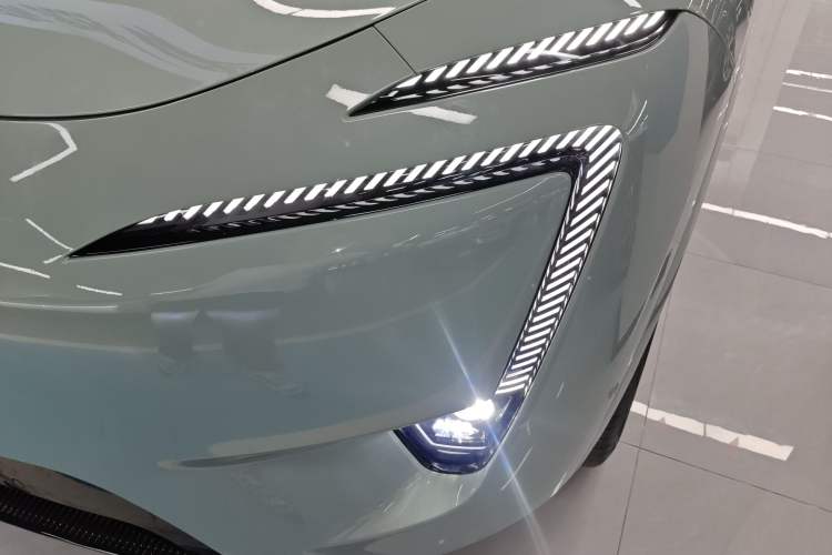 Used  11 2022 Long-Range Dual-Motor Luxury Edition 5 Seats
