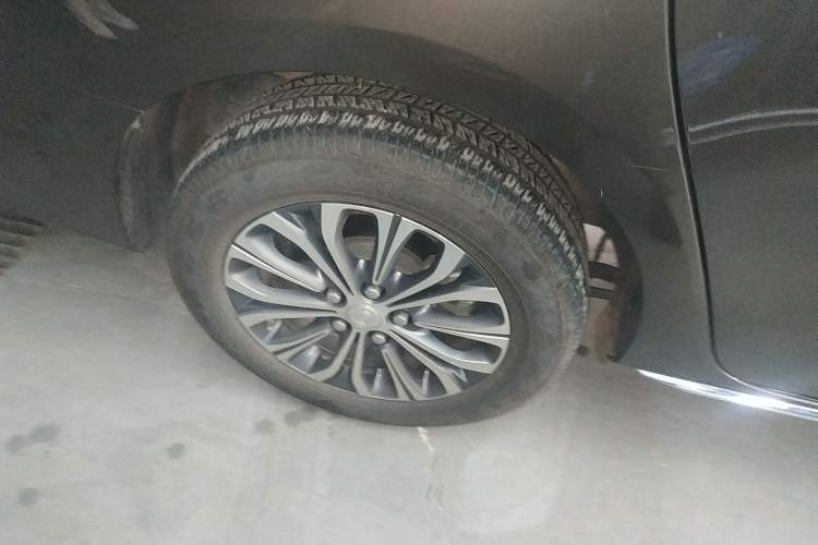 Used Buick GL8 2023 Land Executive Class Smart Enjoyment Model
