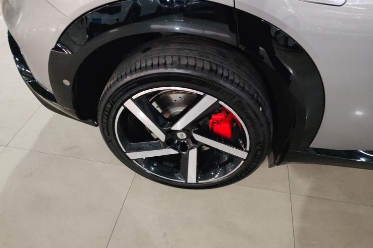 Used  YU7 2025 Ultra-Long Range High-Performance All-Wheel-Drive Max Edition
