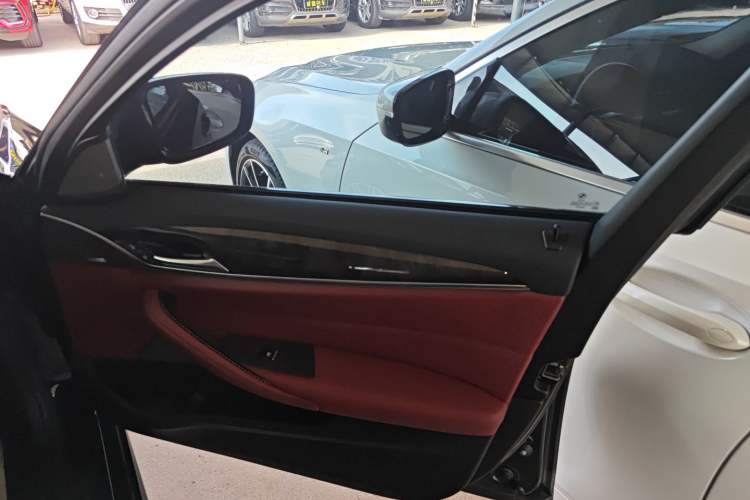 Used BMW 5 Series 2018 530Li Leading Model M Sport Package
