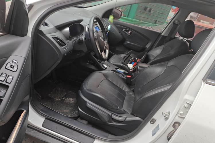 Used Hyundai ix35 2013 2.0L Automatic Two-Wheel Drive Smart GLS China IV Standard
