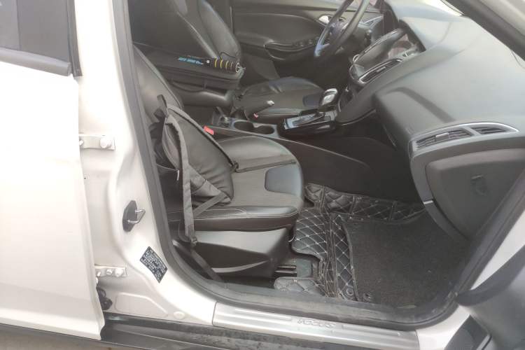 Used Ford Focus 2012 Hatchback 1.6L Automatic Fashion Edition
