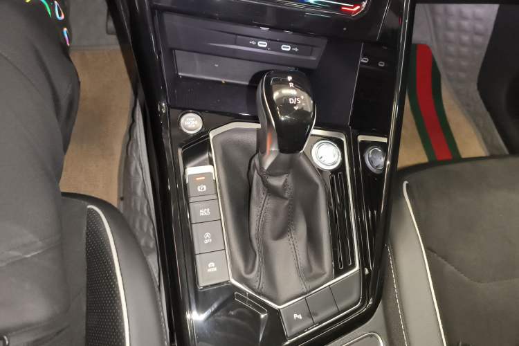 Used Volkswagen Tayron 2020 330TSI Two-Wheel Drive Luxury Connected Pro Edition
