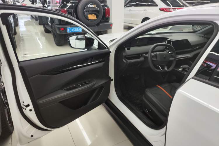 Used Changan UNI-V 2024 1.5T Luxury Edition
