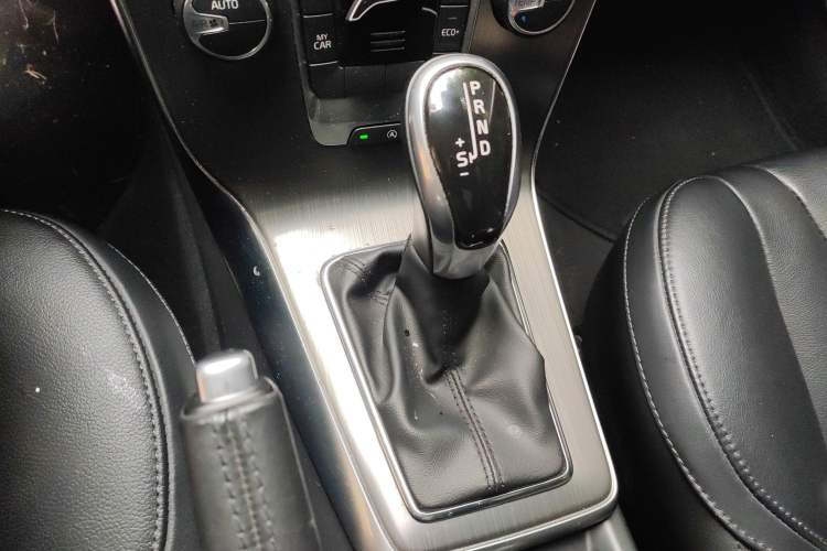 Used Volvo V40 2017 T3 Smart Edition
