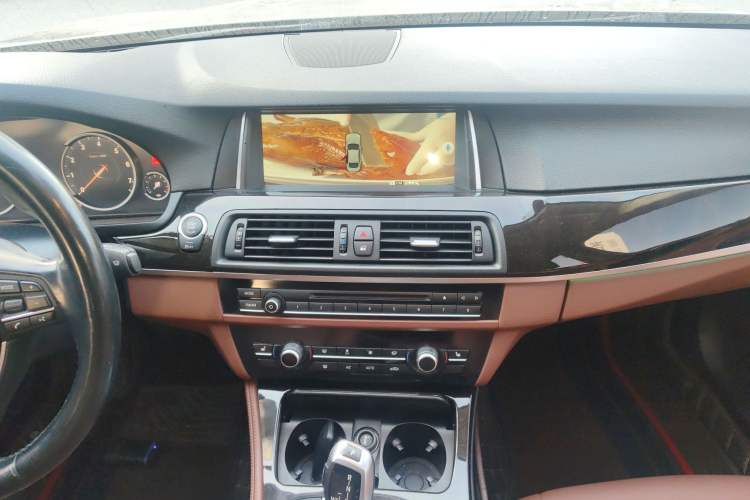 Used BMW 5 Series 2017 525Li Leading Model
