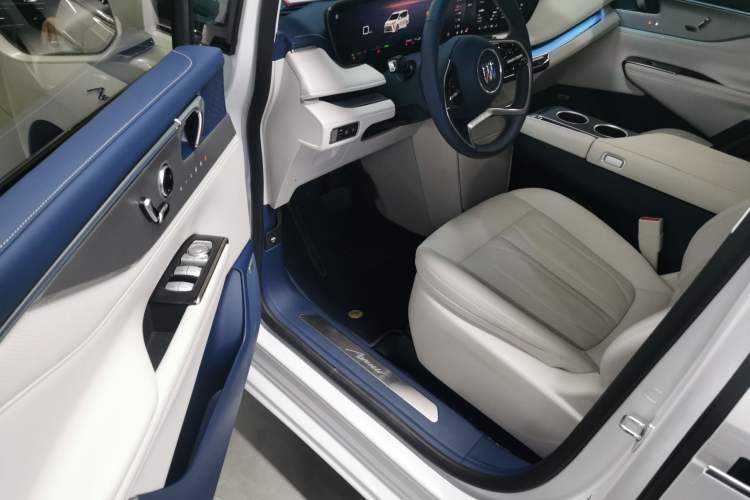 Used Buick GL8 New Energy 2024 Lu Zun Luxury Edition 6-Seater
