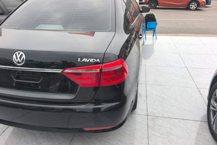 Used Volkswagen Lavida 2013 Revised Classic 1.6L Automatic Fashion Edition