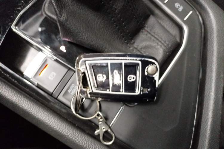 Used Volkswagen Tiguan L 2019 330TSI Automatic Two-Wheel Drive Panoramic Comfort Edition China VI Standard
