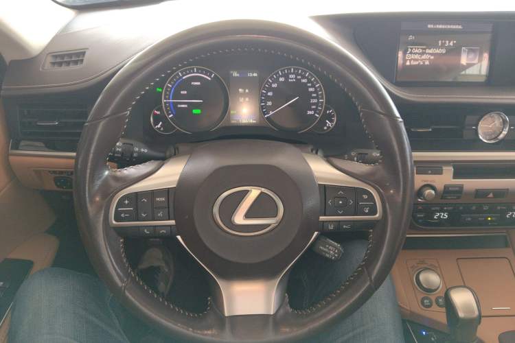 Used Lexus ES 2015 300h Comfort Edition