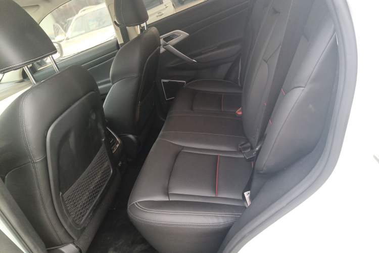 Used Geely Auto Emgrand X7 Sport 2018 1.8TD Automatic Two-Wheel Drive Smart 4G Connected Version
