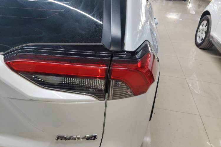 Used Toyota RAV4 2022 2.0L CVT Two-Wheel Drive Fashion Plus Edition
