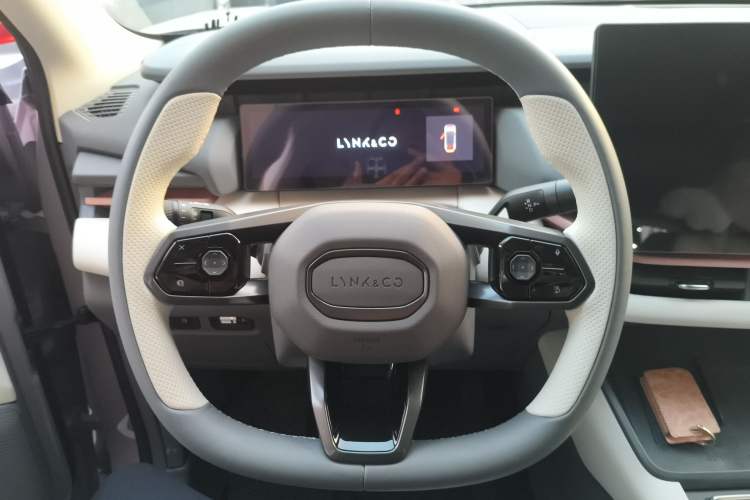 Used Lynk & Co 06 EM-P 2023 EM-P 126 Long-Range Halo
