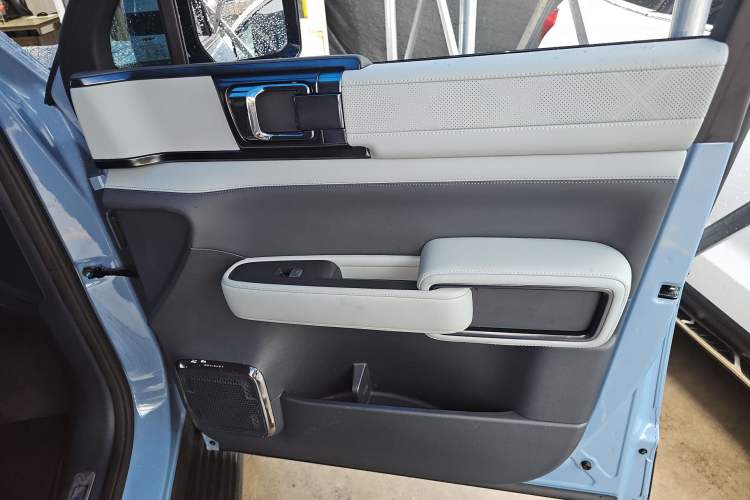 Used  Leopard 5 2023 Explore Edition
