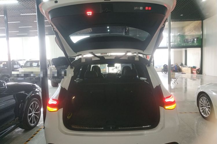 Used Mercedes-Benz GLC 2023 Facelift GLC 260 L 4MATIC Luxury Version 5 Seats
