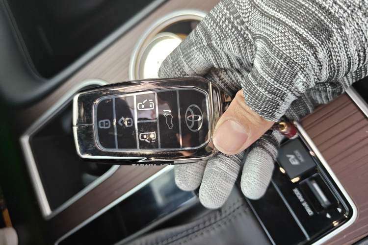 Used Toyota Granvia 2024 2.5L Hybrid Prestige PLUS Four-Wheel Drive Version