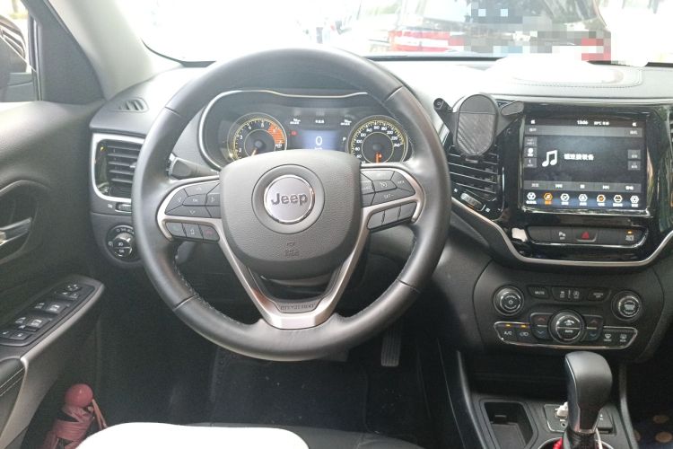 Used  Cherokee 2020 2.0T Two-Wheel Drive Leading Edition
