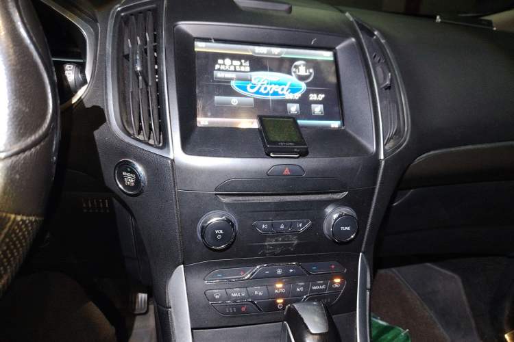 Used Ford Edge 2015 2.0T GTDi Two-Wheel-Drive High-Line Version