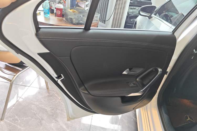 Used Mercedes-Benz A-Class 2022 Revised Version A 200 L Sport Sedan Fashionable Style
