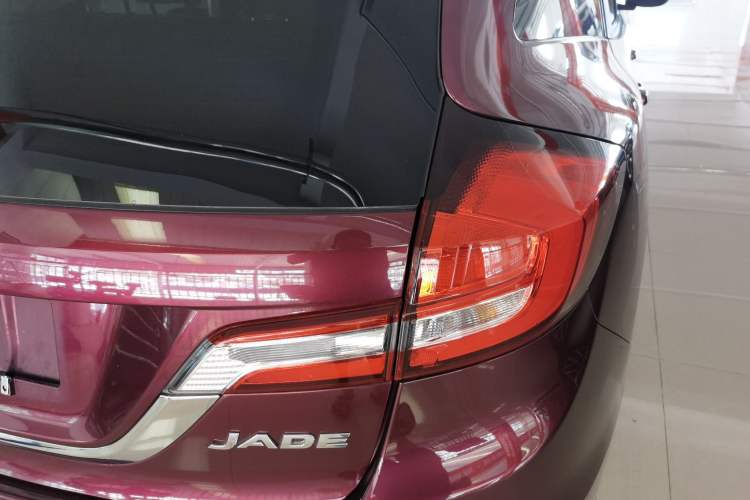 Used Honda Jade 2017 1.8L automatic Comfort version 5 seats
