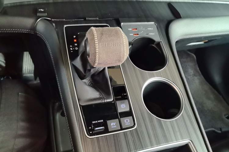 Used Toyota Sienna 2021 2.5L Hybrid Premium Edition