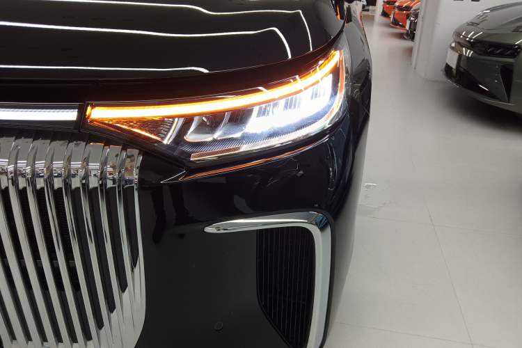 Used VOYAH Dream 2025 PHEV Four-Wheel-Drive Flagship Kunpeng Edition
