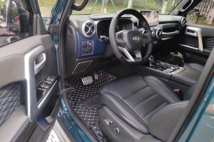 Used Beijing Auto BJ40 2019 Updated Version 2.0T Automatic All-Wheel Drive Urban Hunter Edition Premium China V Emission Standard
