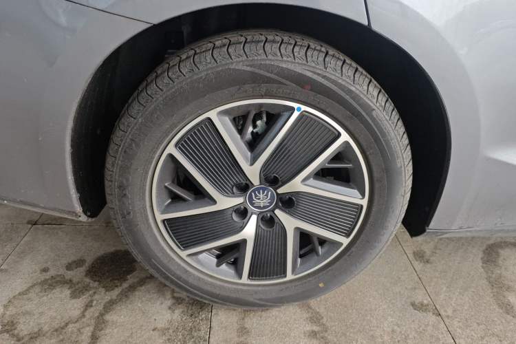 Used BYD Qin L 2025 DM-i Smart Drive 120KM Superior Model
