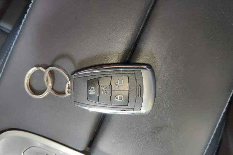 Used Beijing Auto BJ40 2019 PLUS 2.3T Automatic Four-Wheel Drive Premium Edition China VI
