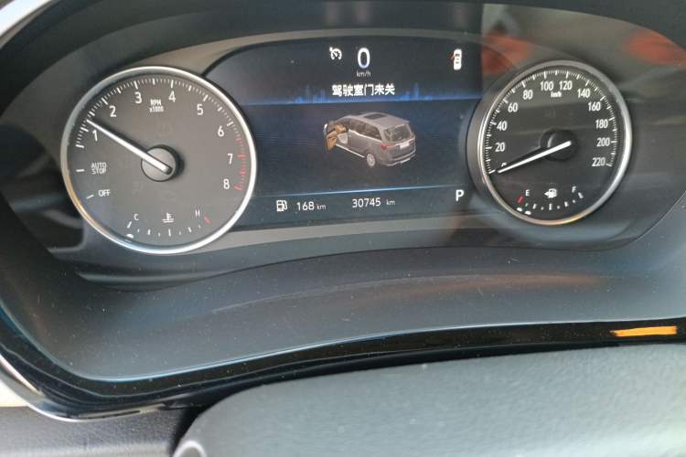 Used Buick GL8 2023 Facelifted Land Cruiser Executive Luxury Version
