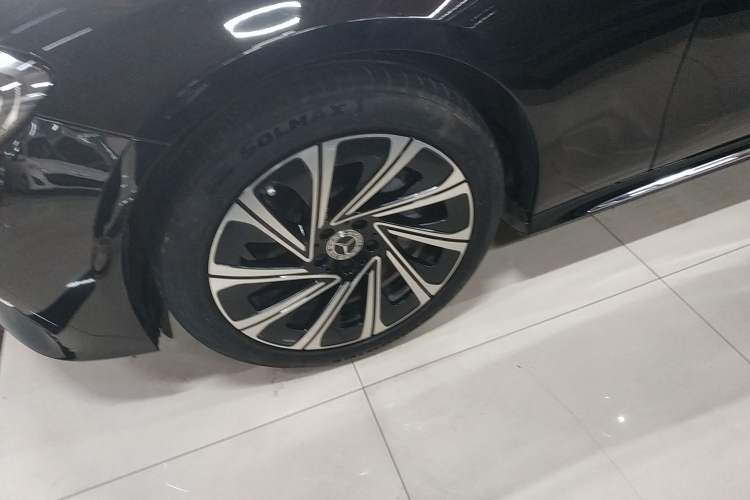 Used Mercedes-Benz E-Class 2024 Facelift E 300 L Luxury Edition
