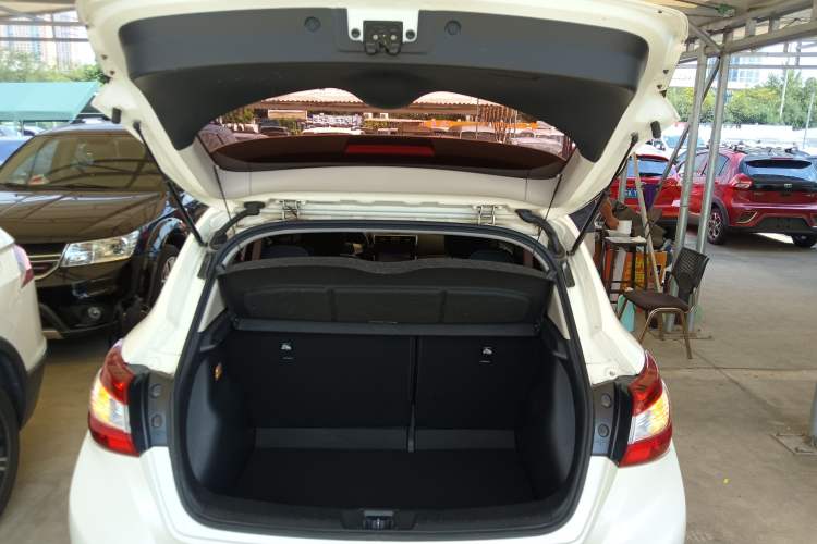 Used Nissan Tiida 2016 1.6L CVT Cool Dynamic Edition
