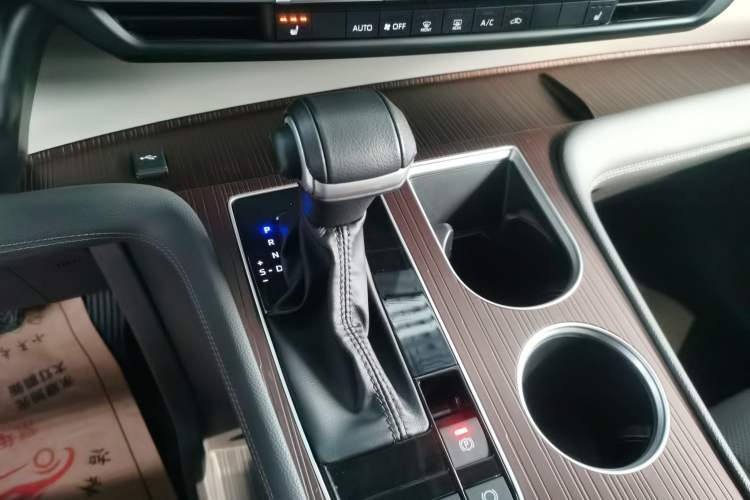 Used Toyota Granvia 2023 2.5L Hybrid Prestige PLUS Edition