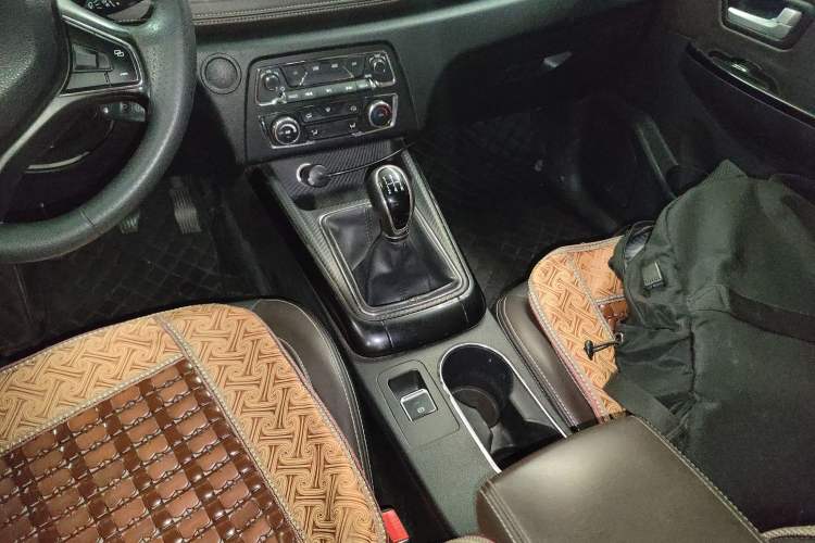 Used Dongfeng Fengon 370 2018 S370 1.5L Manual Luxury 5-Seater
