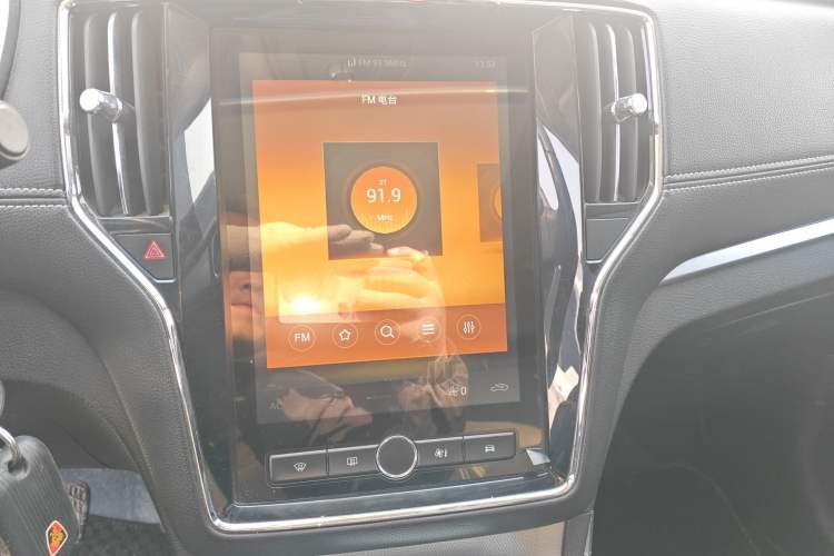 Used Roewe RX5 2019 20T Two-Wheel Drive Manual 4G Connect Platinum Edition
