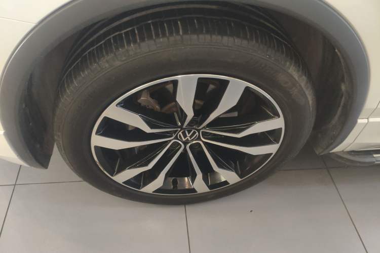 Used Volkswagen Tiguan L 2021 380TSI Automatic All-Wheel Drive R-Line Comfort Plus 7-Seater
