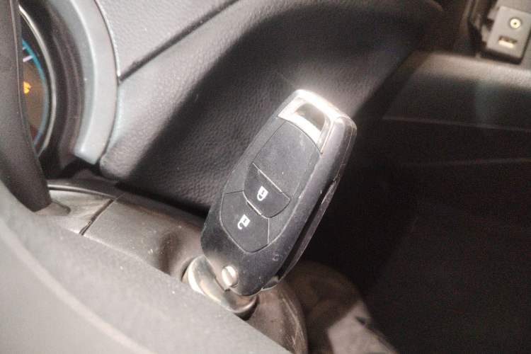 Used Chevrolet Cruze 2017 1.5L Hatchback Automatic Pioneer Sunroof Edition
