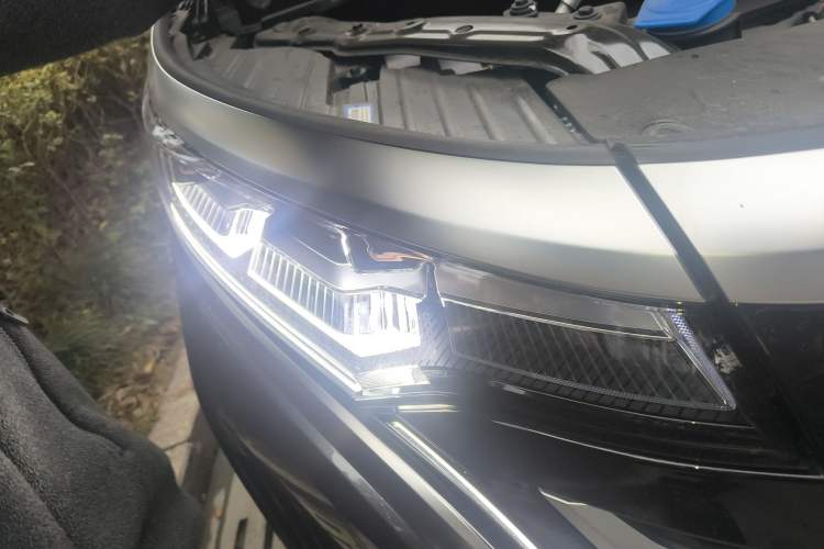 Used Denza D9 2025 DM-i Intelligent Drive 1020 Four-Wheel Drive Flagship Model