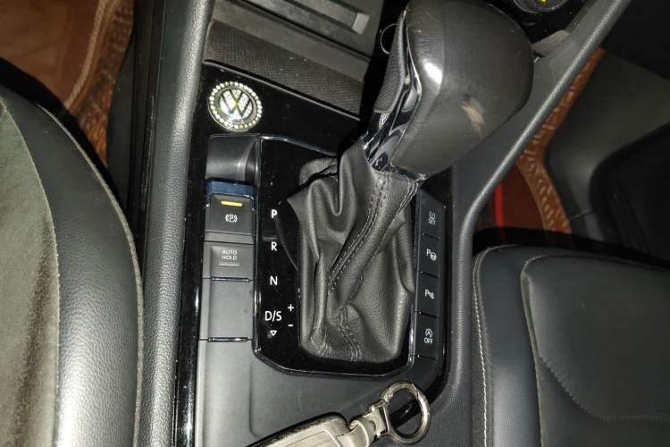 Used Volkswagen Tiguan L 2019 330TSI Automatic Two-Wheel Drive Smart Luxury Version China V Emission Standard