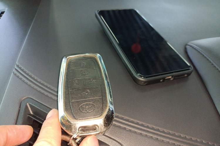 Used Toyota Alphard 2021 Dual-Engine 2.5L Luxury Edition
