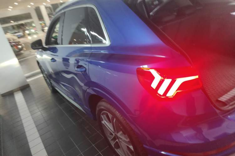 Used Audi Q3 2021 40 TFSI Fashion Dynamic Model
