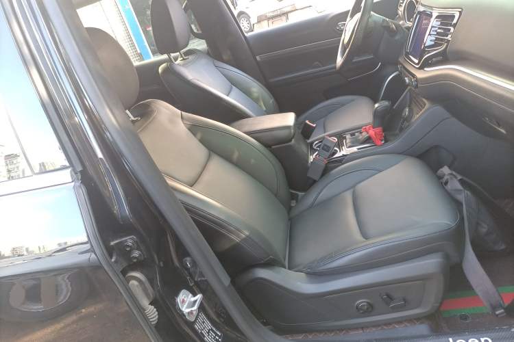 Used  Grand Commander 2018 2.0T Four-Wheel Drive Enjoyment Edition China VI
