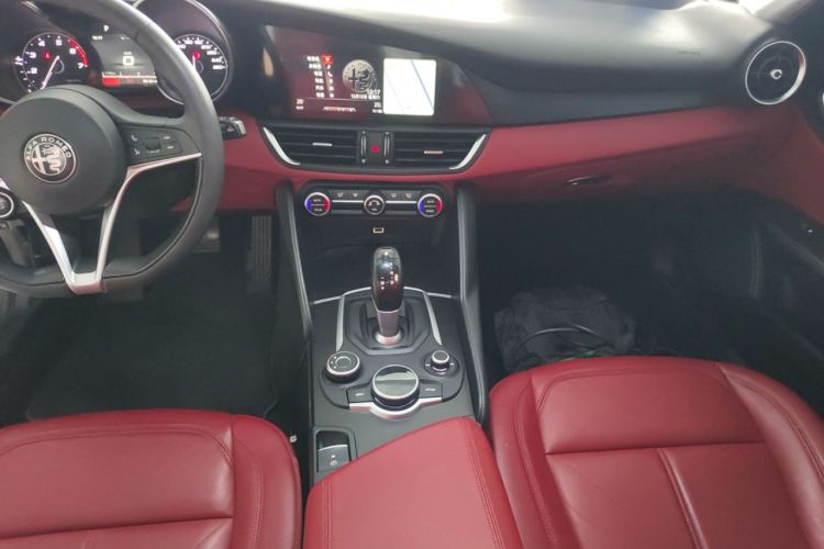 Used Alfa Romeo Giulia 2017 2.0T 200HP Luxury Edition
