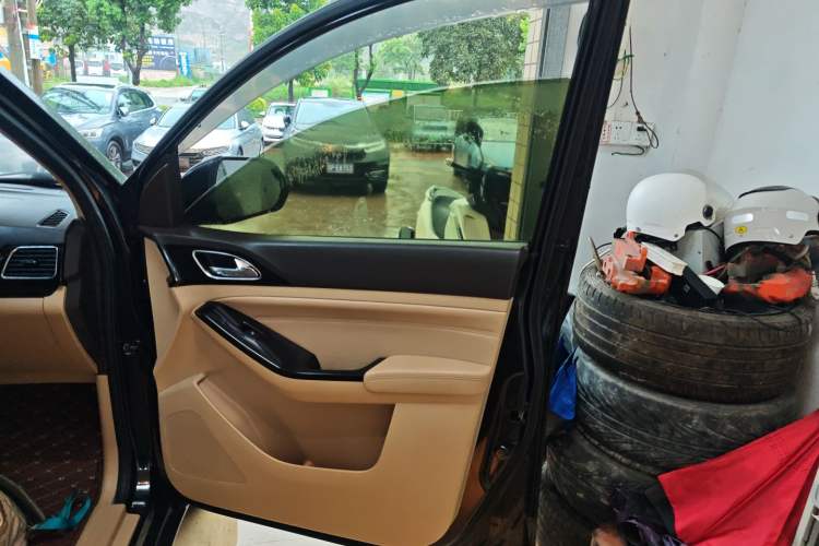 Used Baojun 730 2014 1.5L manual Comfort version 7 seats
