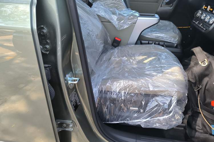 Used  V23 2025 401 Two-Wheel Drive Advanced Edition
