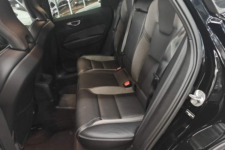 Used Volvo XC60 New Energy 2025 Plug-in Hybrid Long-Range All-Wheel Drive Zhiyuan Extreme Night Black Edition
