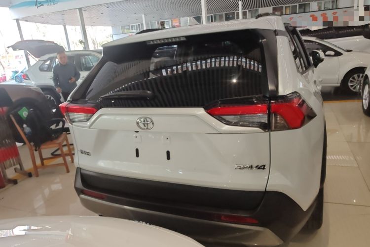 Used Toyota RAV4 2023 2.0L CVT Two-Wheel Drive Fashion Plus Edition
