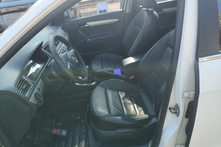 Used Volkswagen Gran Lavida 2013 1.6L Manual Comfort Model